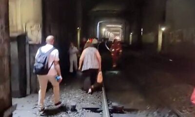 Fransa'da yolcular uzun süre tünellerde mahsur kaldı