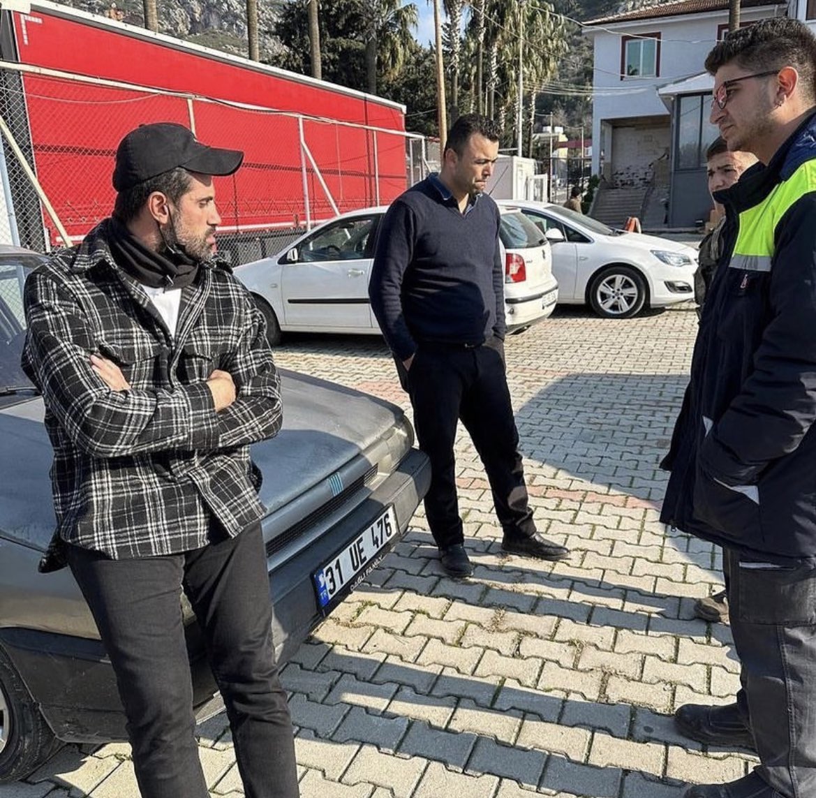 Volkan Demirel depremzedelere yardım için Hatay'a geri döndü