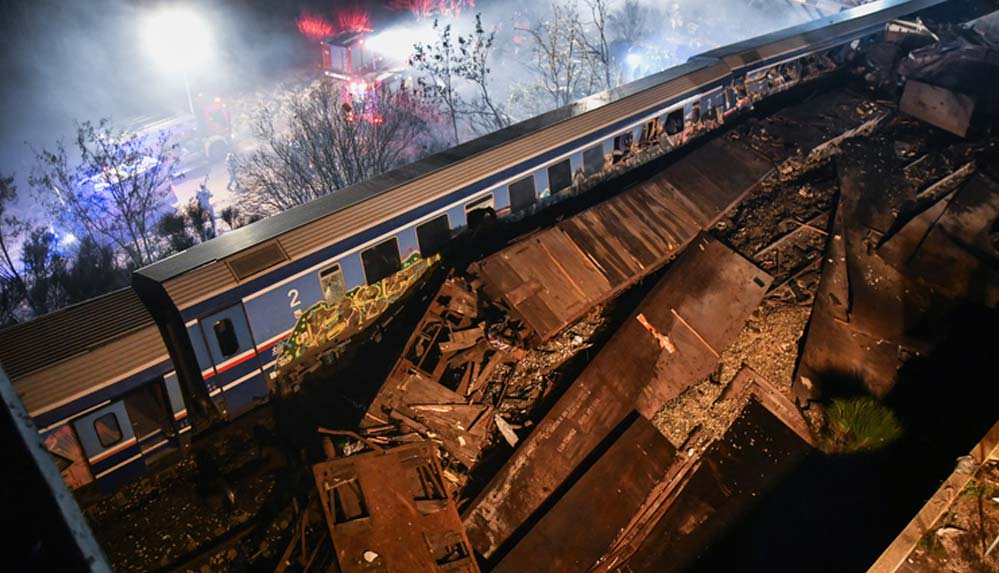 Tren kazasında en az 36 kişi hayatını kaybetmişti... Yunanistan Ulaştırma Bakanı Kostas Karamanlis istifa etti